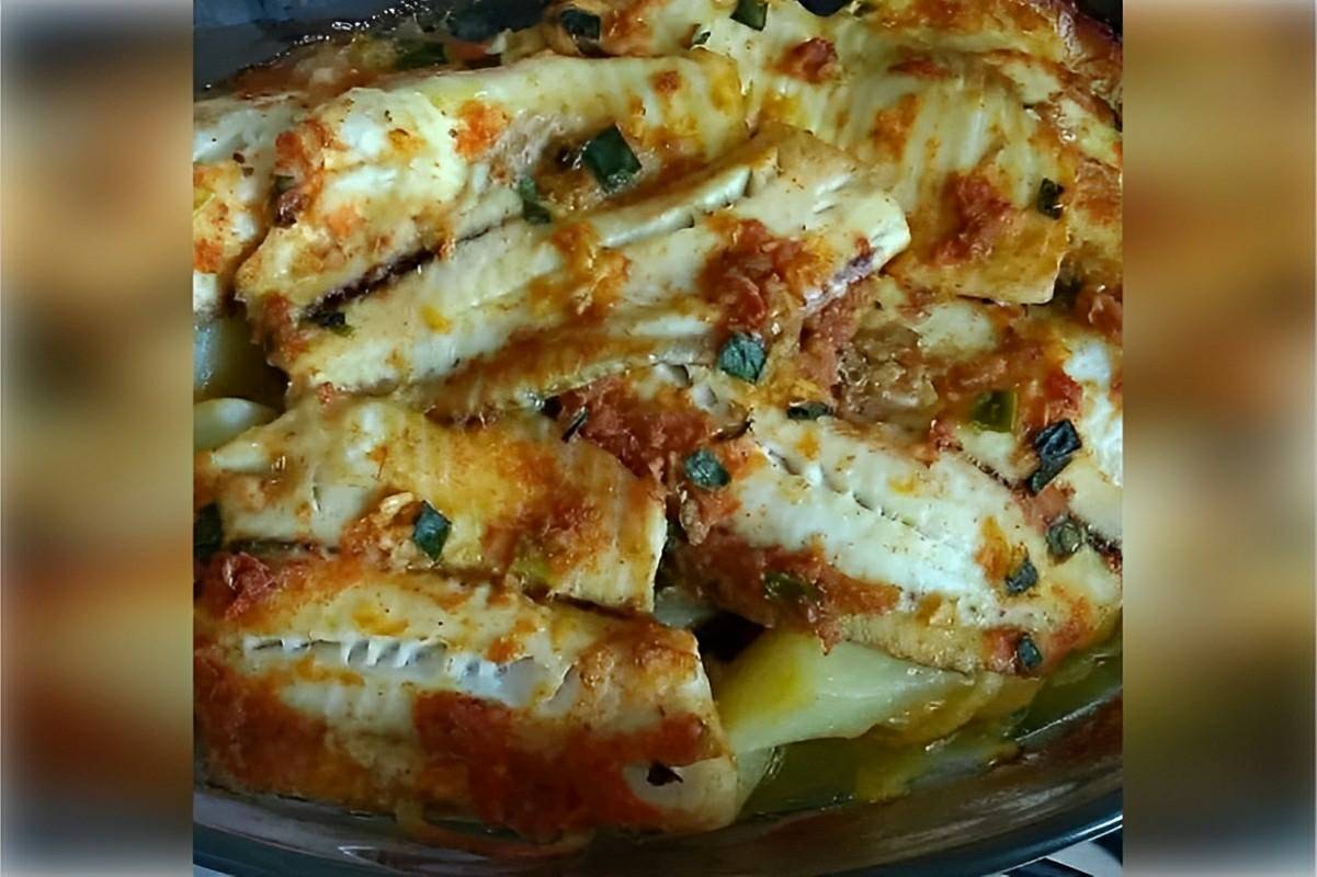 Filé de tilápia ao forno muito saboroso e fácil de fazer para o almoço