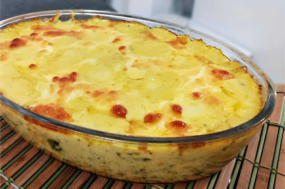 Frango com creme de milho gratinado um prato econômico e delicioso para o almoço ou jantar