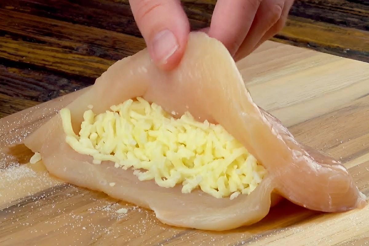 Frango recheado com queijo um prato criativo e delicioso perfeito para o almoço do dia a dia