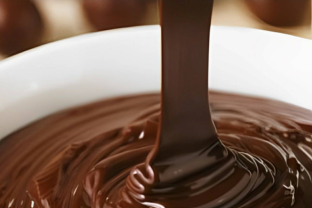 Como fazer ganache de chocolate para recheio e cobertura de bolos e tortas