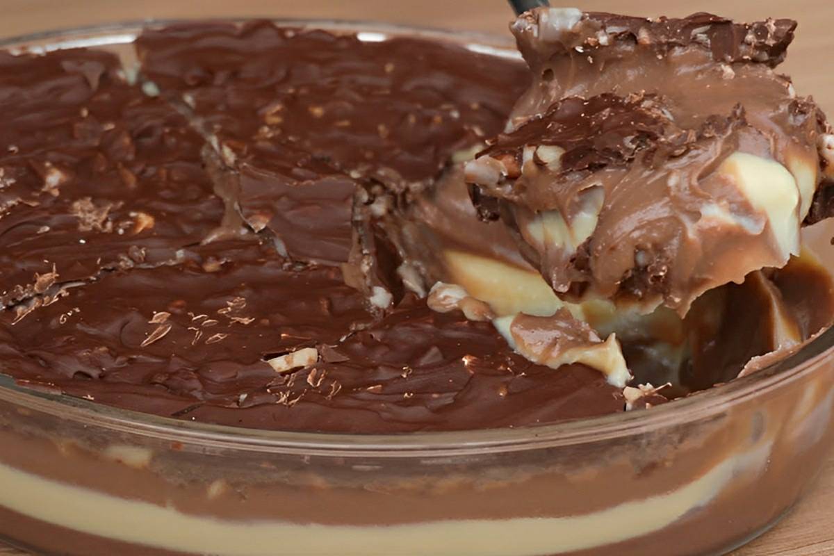 Sempre uso as sobras de ovo de páscoa para fazer ovo de páscoa na travessa e é um sucesso