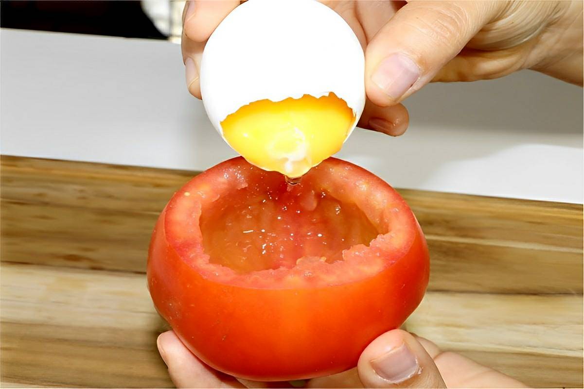 Depois que provei ovo no tomate pela primeira vez comecei a fazer toda semana