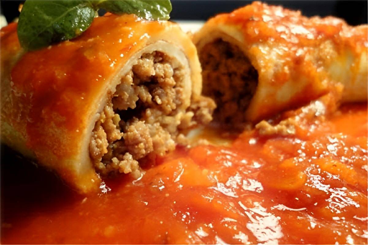 Panqueca de carne moída simples e deliciosa perfeita para servir no almoço ou jantar