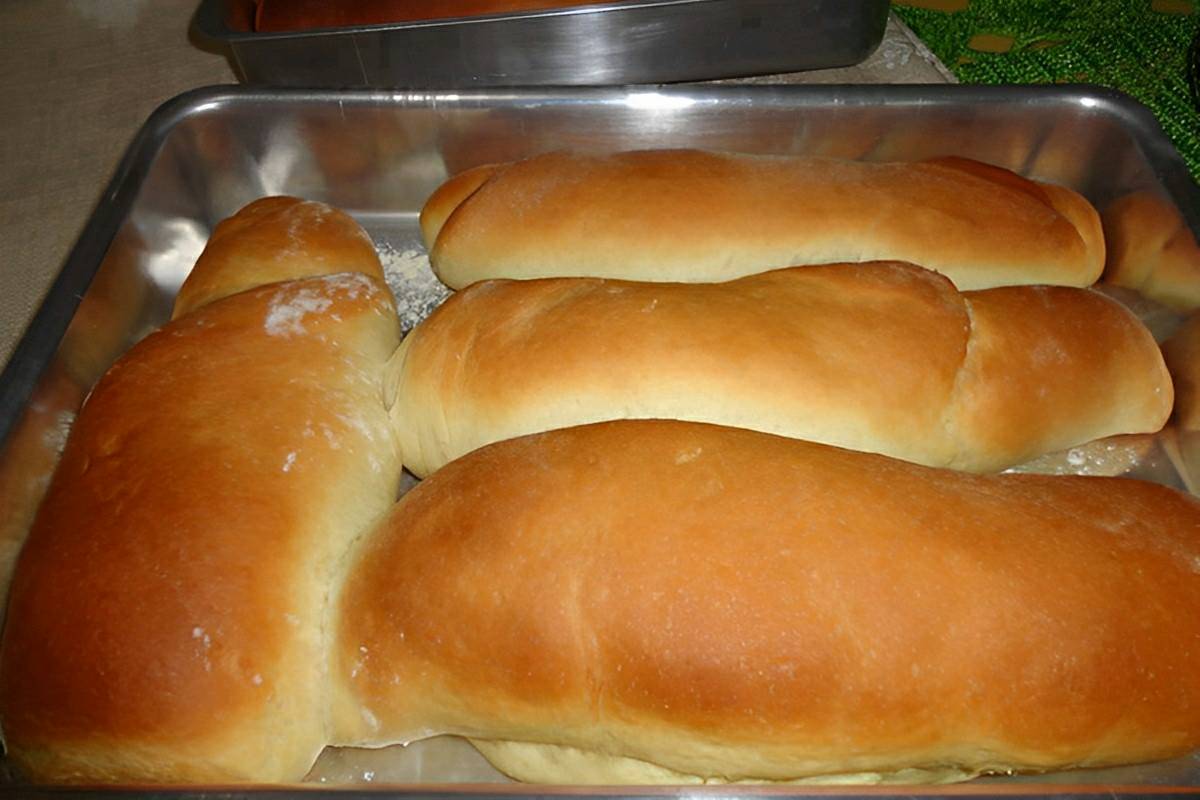 Pão caseiro fácil e delicioso a massa fica muito fofinha e macia sua família vai adorar