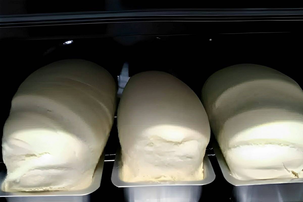 Pão caseiro com massa leve e fofinha perfeito para servir no lanche ou café