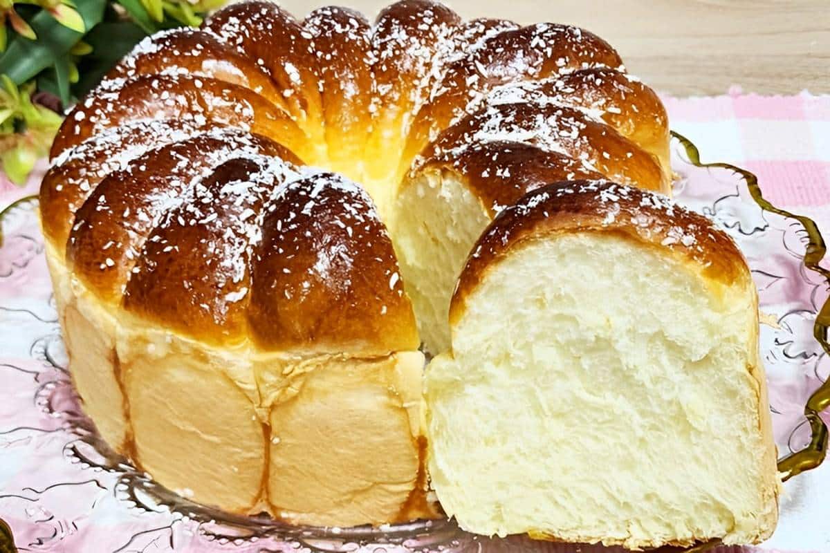 Pão doce caseiro super simples e fofinho perfeito para servir no chá da tarde