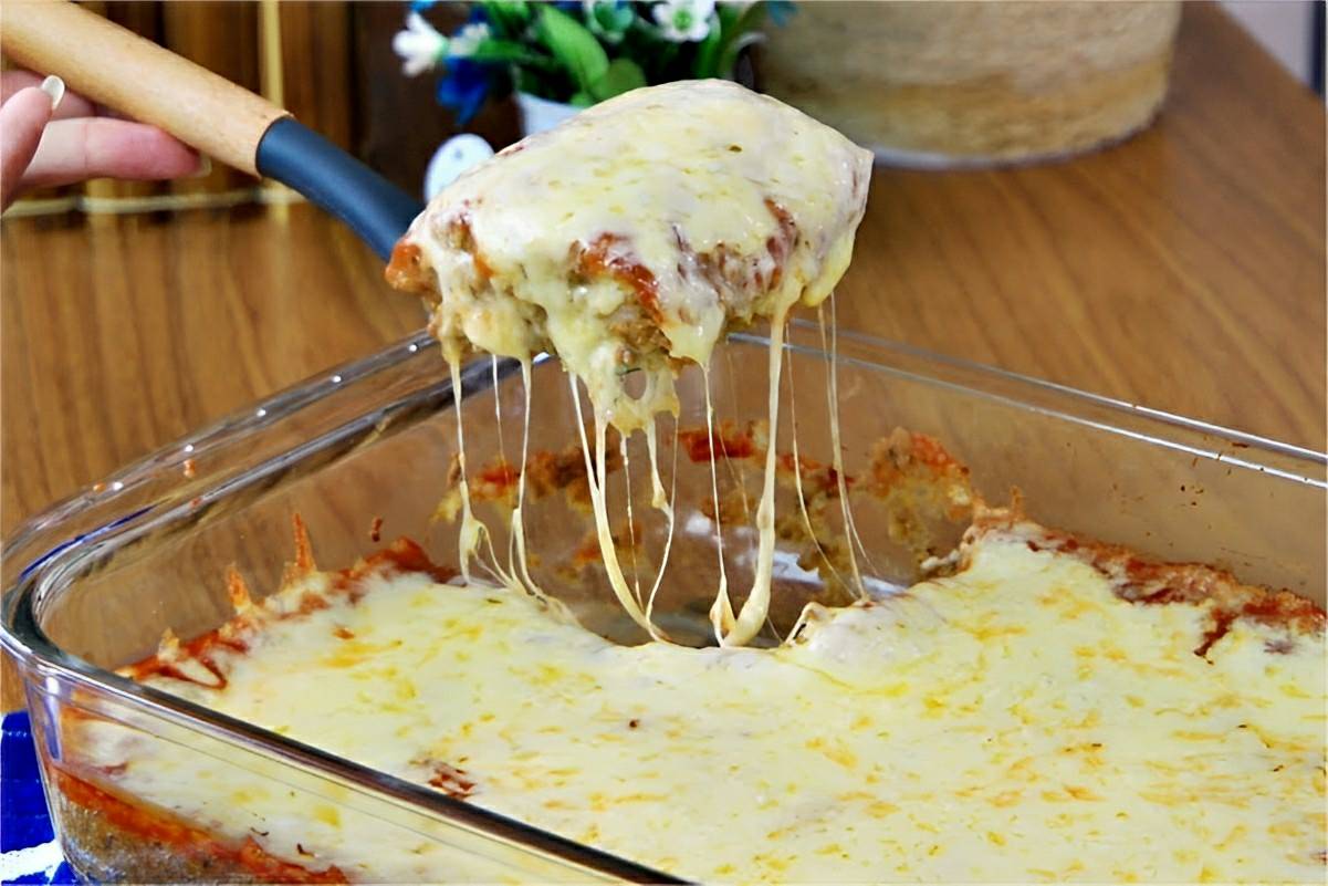 Parmegiana de carne moída uma receita econômica e deliciosa para servir no almoço ou jantar