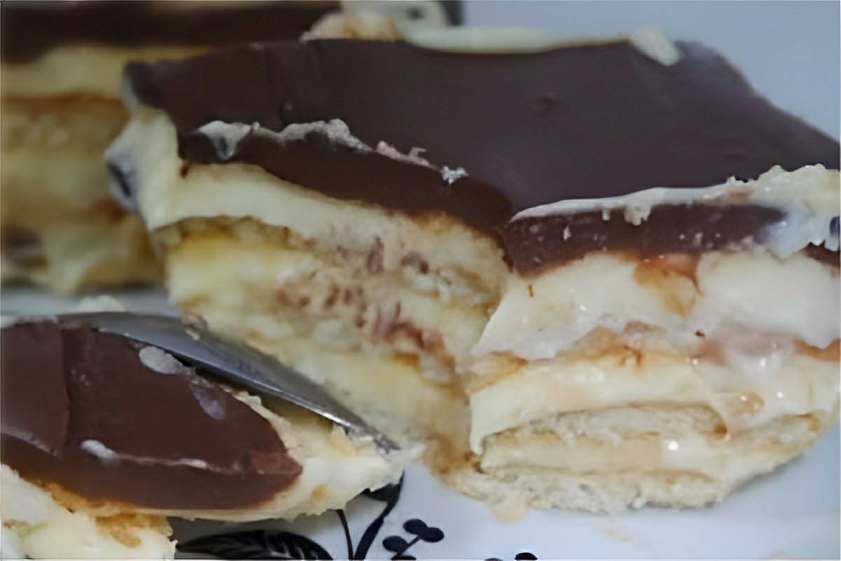 Pavê rápido de creme com chocolate uma sobremesa incrível que vai te conquistar