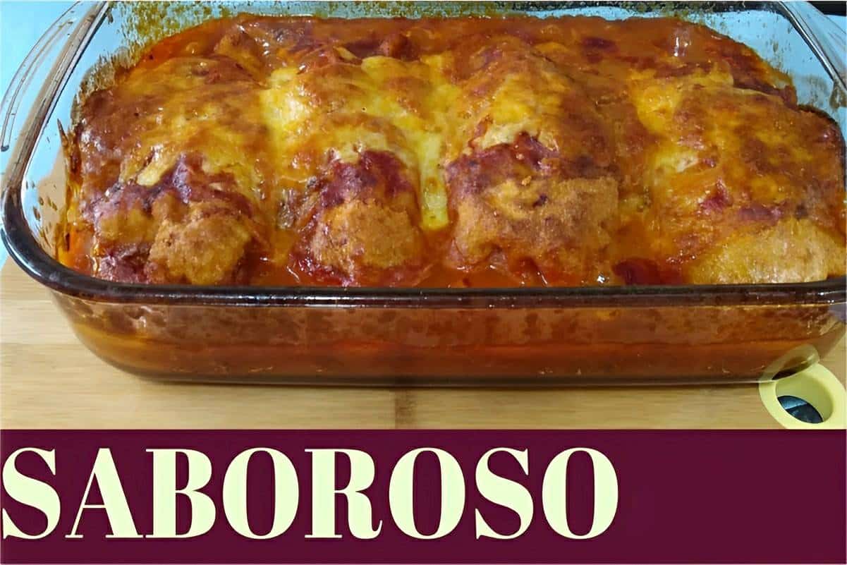 Peito de frango recheado ao molho gratinado no forno uma delícia simples e barata de preparar