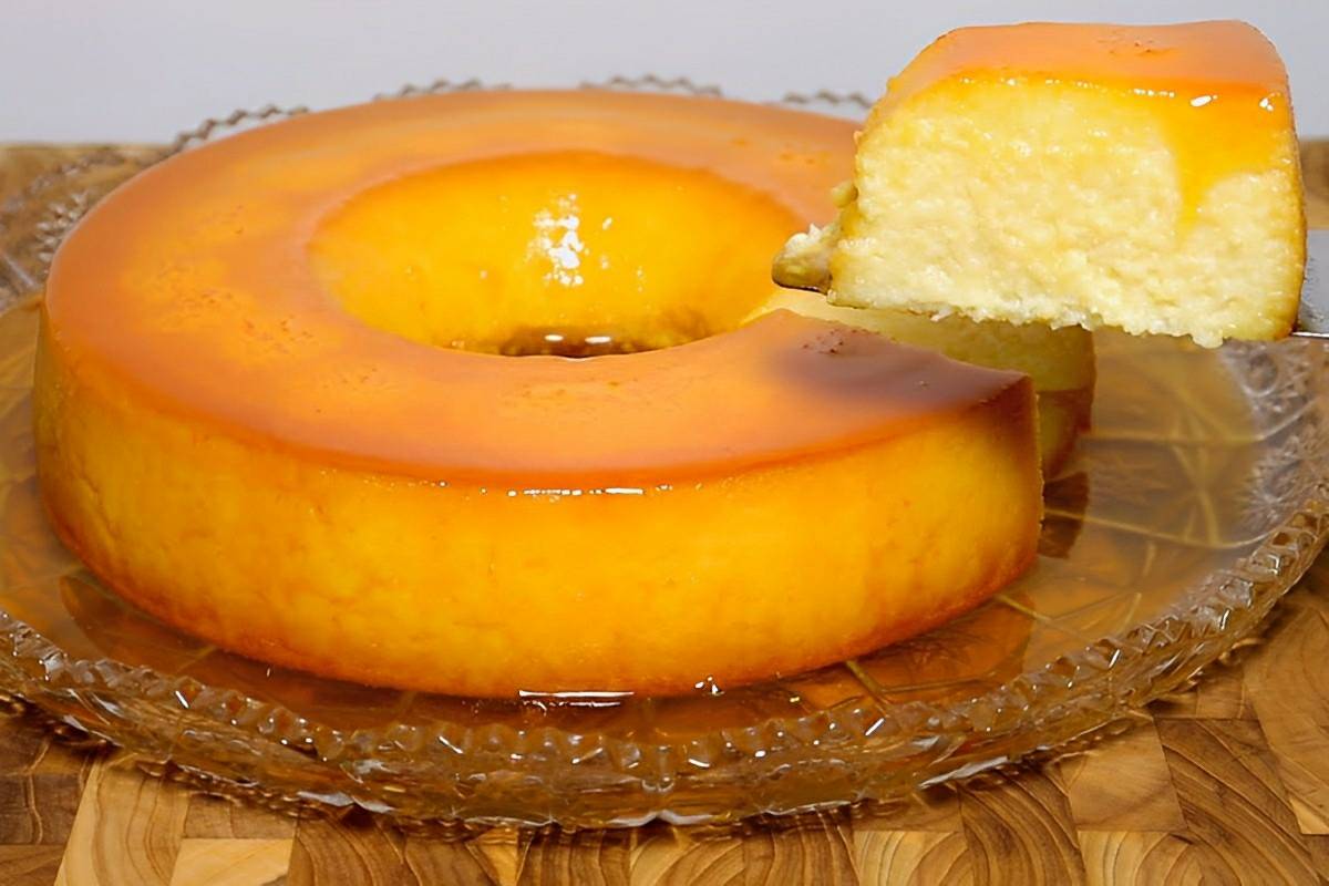 Pudim de mandioca cozida parece um pudim de pão firme e docinho uma delícia