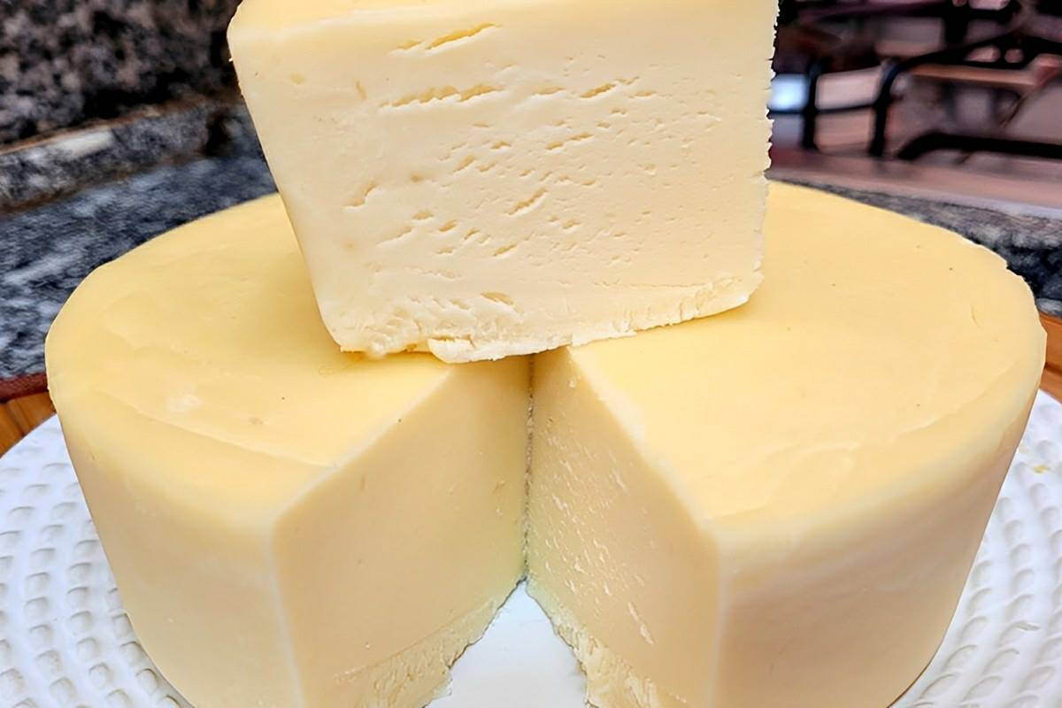 Com apenas 4 ingredientes fiz1 quilo de queijo caseiro da melhor qualidade para toda a família