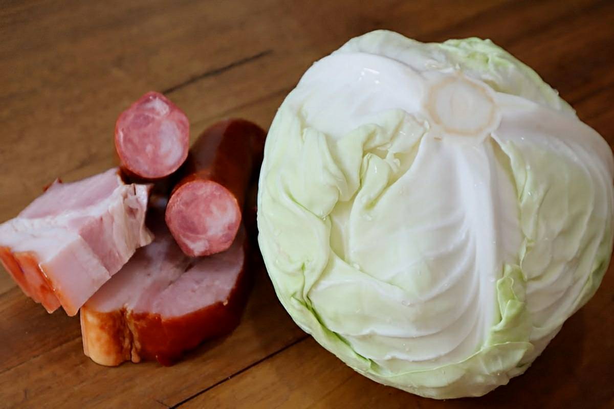 Repolho refogado com bacon e calabresa tão gostoso que você vai querer comer todos os dias