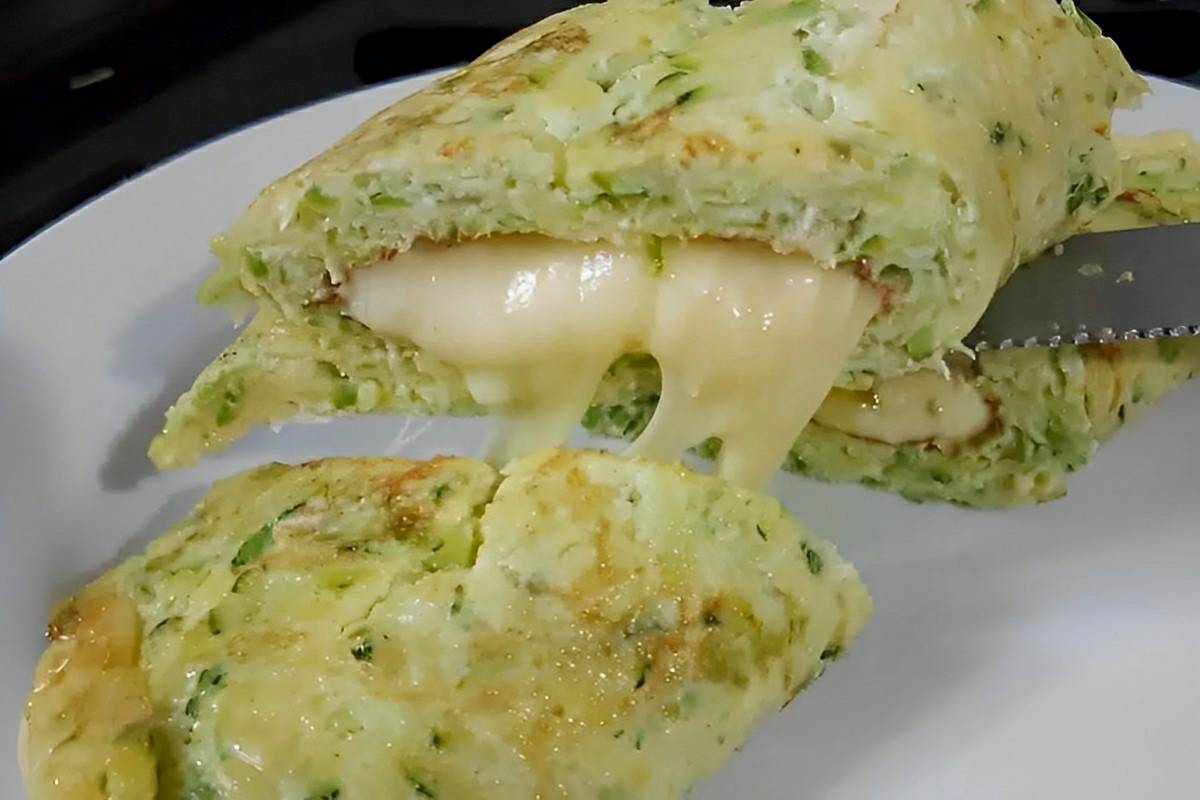 Rocambole de abobrinha saudável feito com apenas 3 ingredientes perfeito para quem quer emagrecer