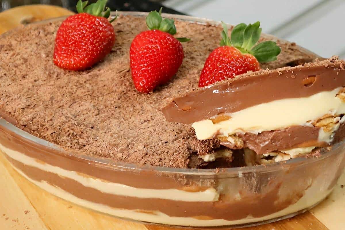 Sobremesa gelada de chocolate uma sobremesa perfeita para a páscoa faço em casa todos os anos