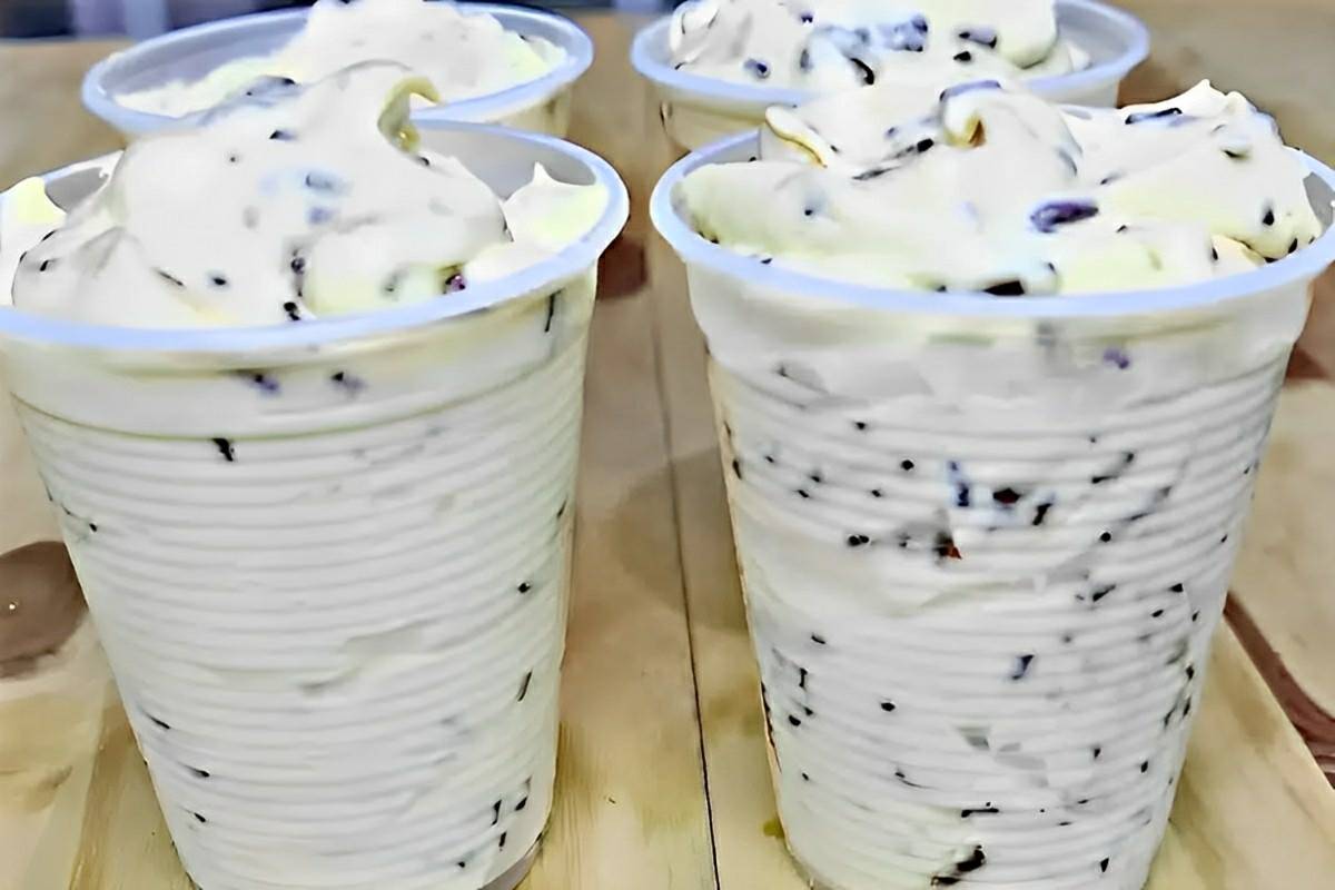 Sobremesa para o dia das mães fácil e rápida basta bater os ingredientes e levar para gelar