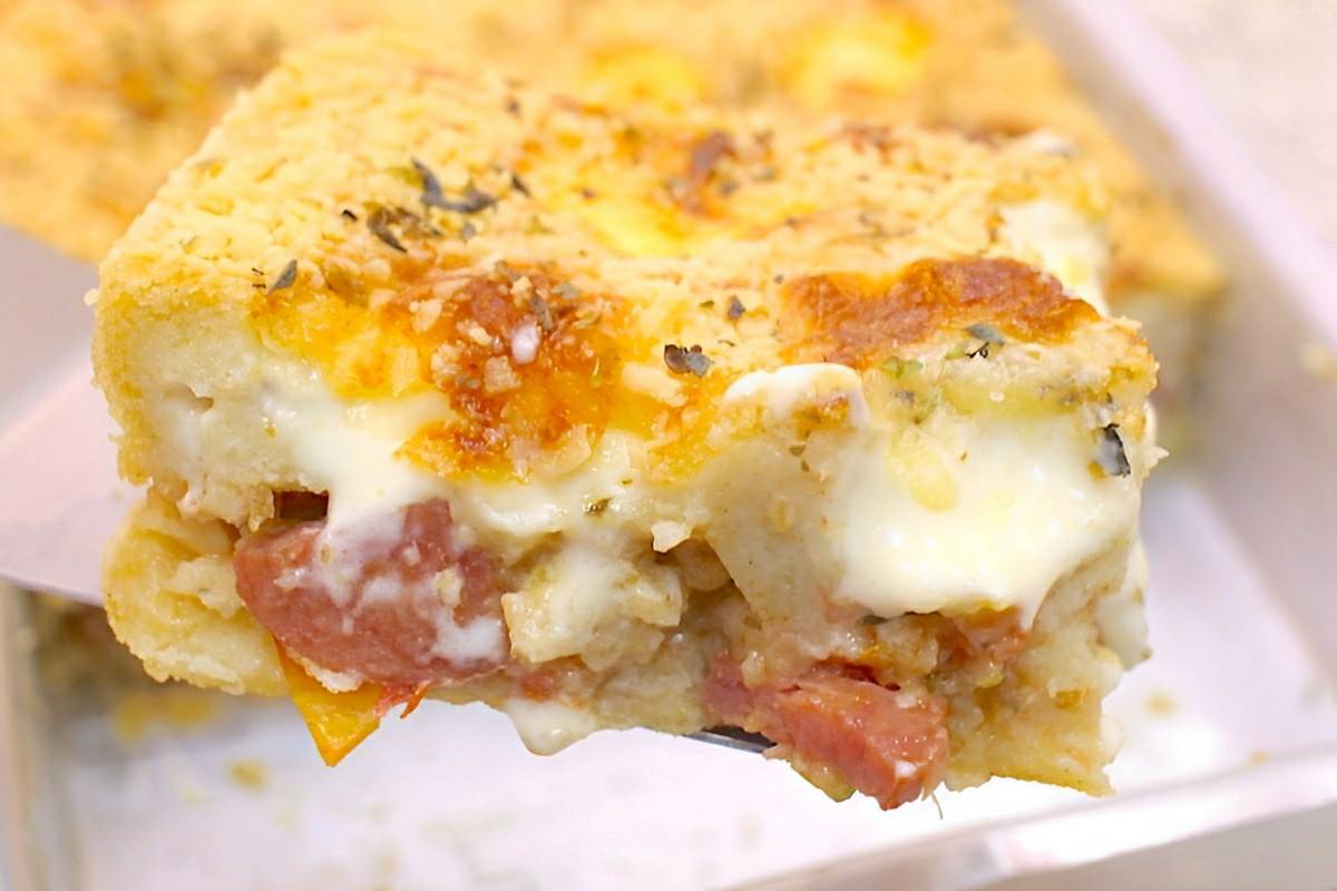 Torta de linguiça com requeijão de liquidificador muito simples e fácil para o lanche