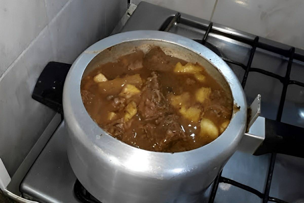 Vaca atolada deliciosa e suculenta um prato simples e fácil para servir no almoço ou jantar