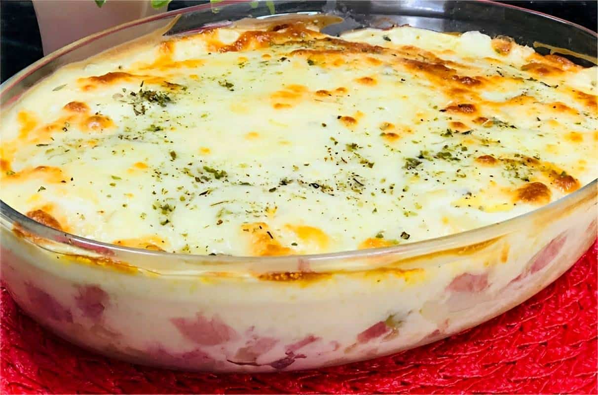 Batata à portuguesa gratinada deliciosa e perfeita para o almoço em família