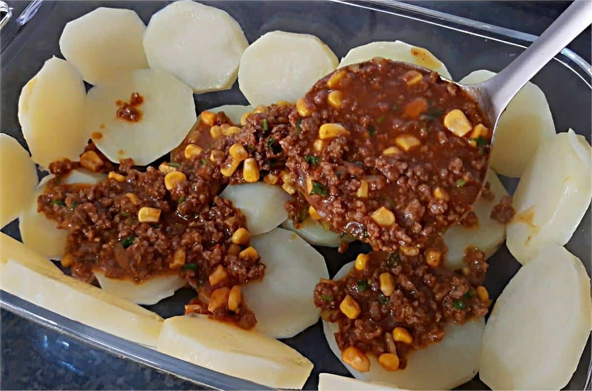 Batata ao molho bolonhesa de forno uma receita diferente e deliciosa para variar o cardápio do dia a dia