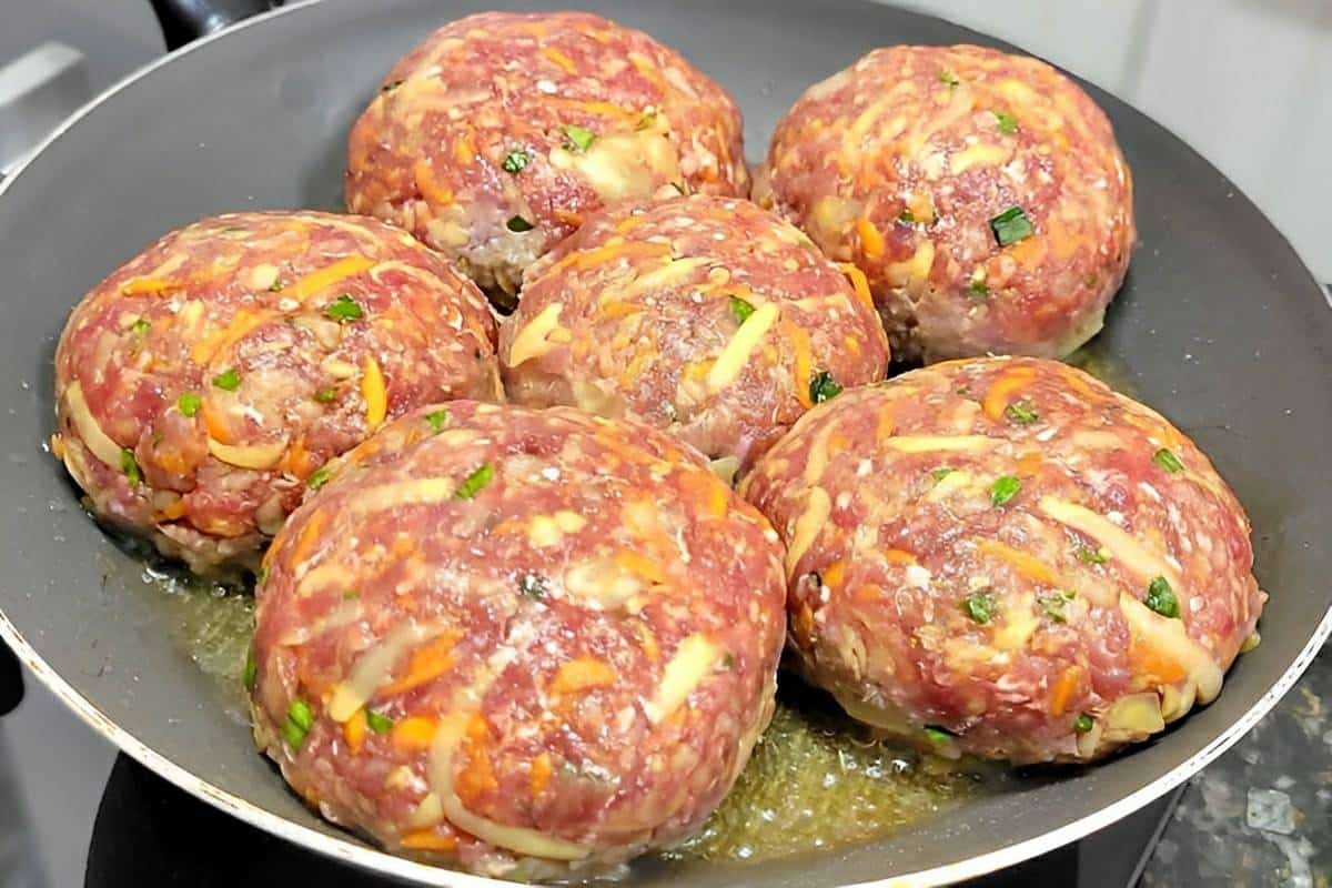 Bolinho de carne moída com cenoura e batata delicioso nutritivo e toda a família vai adorar