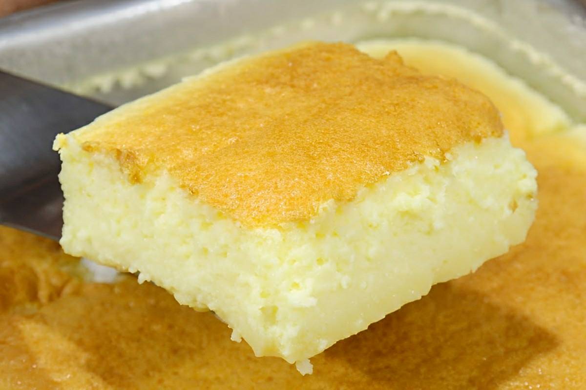 Bolo 2 leites com apenas 3 ingredientes parece um pudim de tão leve e molhadinho