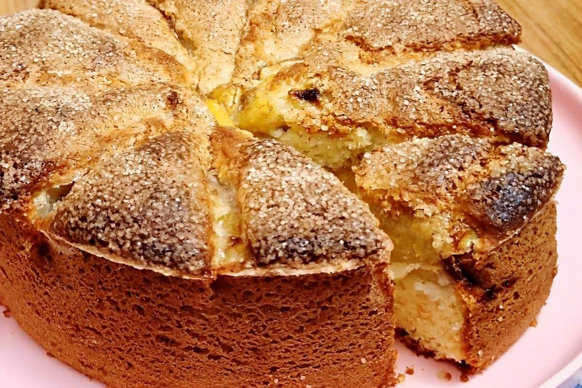 Bolo de banana com açúcar e canela fofinho e delicioso para o lanche ou café