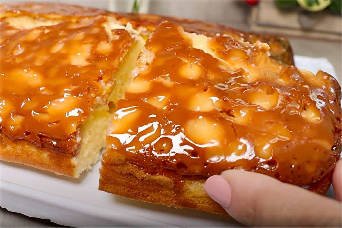 Bolo moça de banana um bolo de banana com leite condensado maravilhoso para servir no lanche