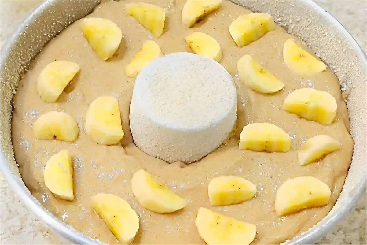Bolo de banana sem açúcar nem farinha muito leve e perfeito para o lanche de toda a família