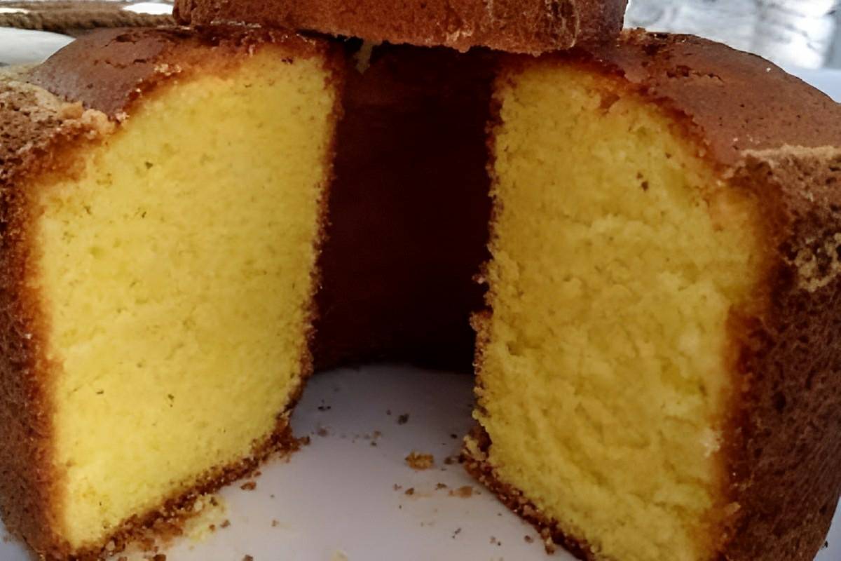 Bolo de fubá lisinho e fofinho é só misturar os ingredientes e levar essa delícia para assar