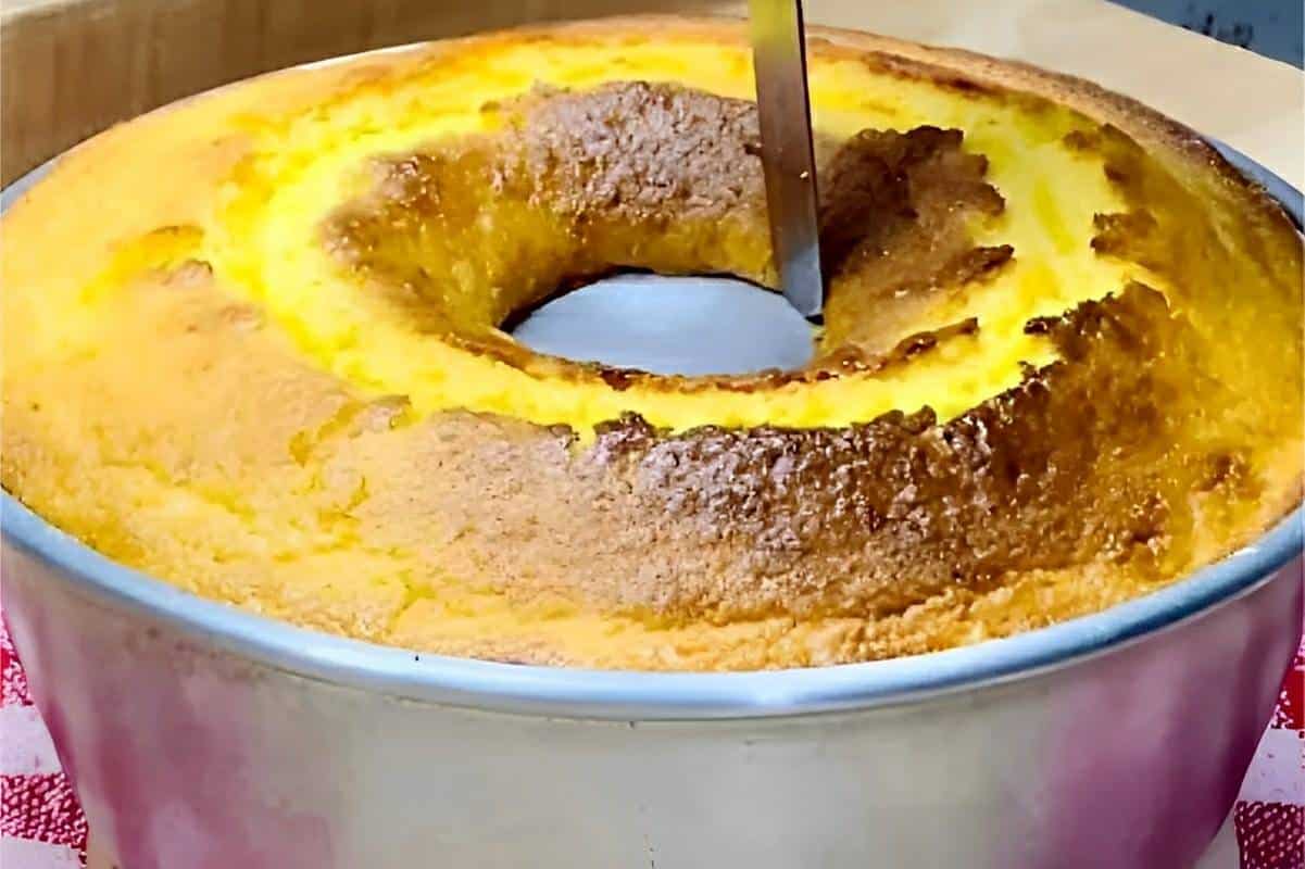 O melhor bolo de fubá da vida sem farinha e com um ingrediente secreto que deixa a massa super fofinha