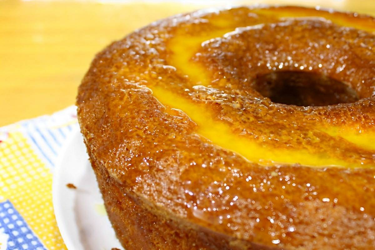 Bolo de laranja de liquidificador bem fofinho molhadinho e fácil de fazer