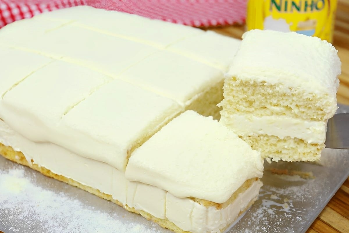 Bolo de leite ninho recheado tão leve que desmancha na boca perfeito para o lanche ou a festinha