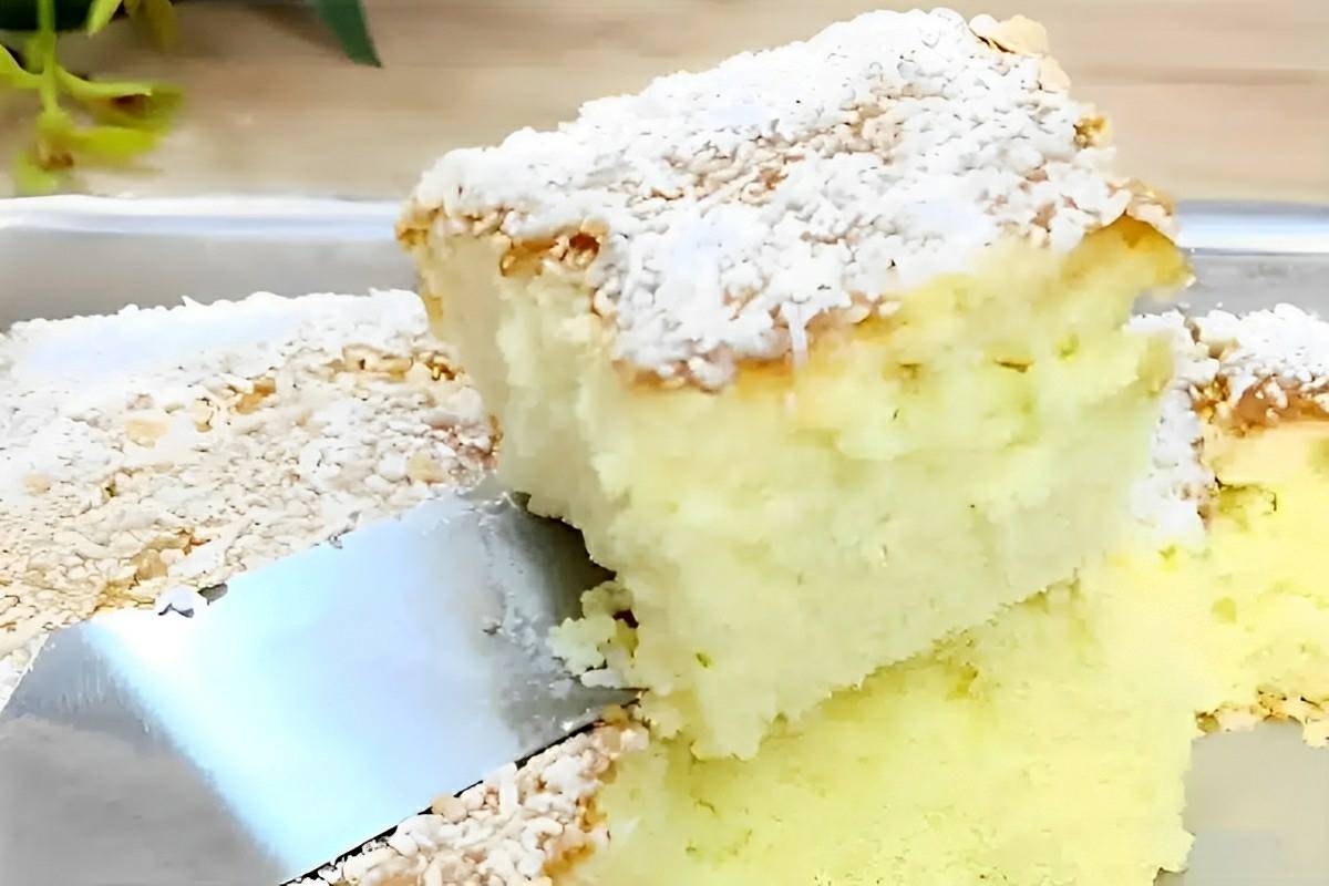 Bolo de maisena com coco um bolo delicioso e que derrete na boca para seu lanche ou café