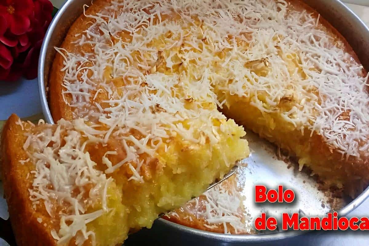 Bolo de mandioca com coco um bolo simples e prático perfeito para o seu lanche ou café