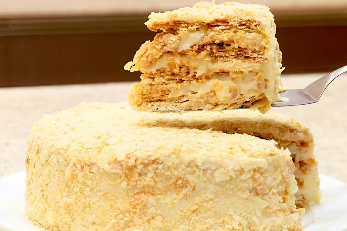 Esse é o bolo que faço em todo aniversário pode ver no meu Instagram bolo de massa folhada