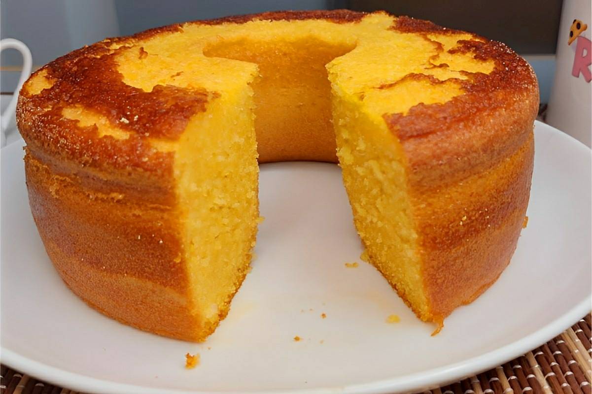 Bolo de milho de latinha simples é só medir os ingredientes na própria lata de milho e bater