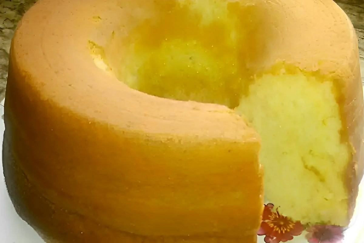 Bolo de tapioca de liquidificador gostoso e fofinho ideal para o lanche ou café