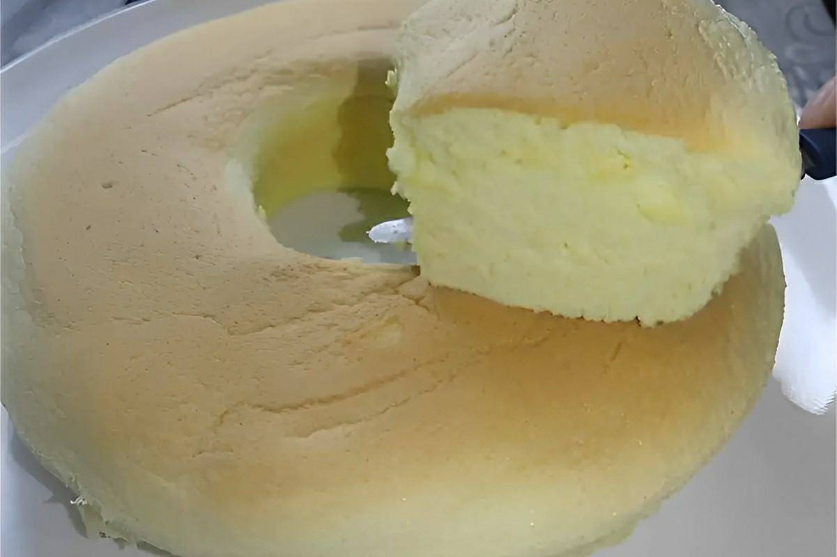 Bolo japonês ou bolo nuvem um bolo muito fácil de fazer e tão levinho que desmancha na boca