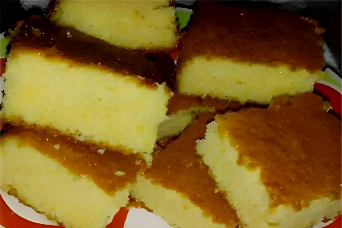 Bolo mineiro da fazenda fácil e delicioso é só bater os ingredientes no liquidificador e levar ao forno