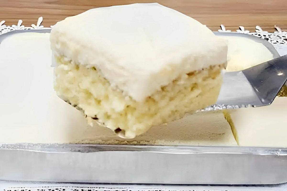 Bolo moça gelada bem cremoso e molhadinho para servir na sobremesa ou na comemoração