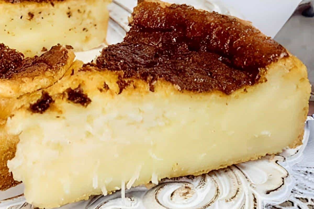 Bolo mole de coco delicioso e muito fácil de fazer é só bater os ingredientes no liquidificador e assar