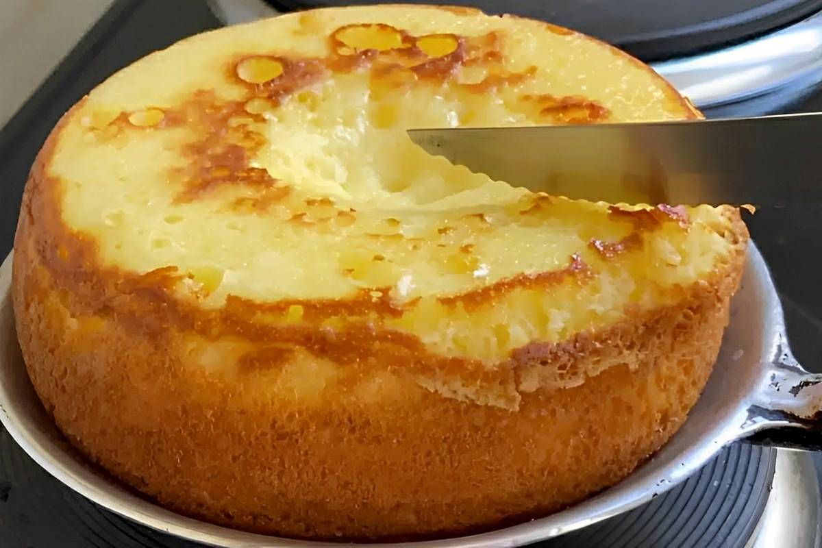 Misturei leite condensado com maisena e fiz esse bolo na panela delicioso para o lanche