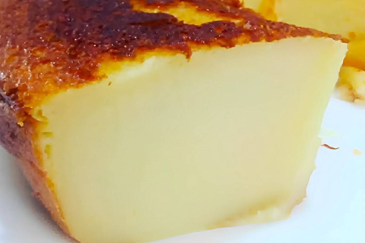 Bolo nordestino simples sem leite condensado delicioso e cremoso como um pudim