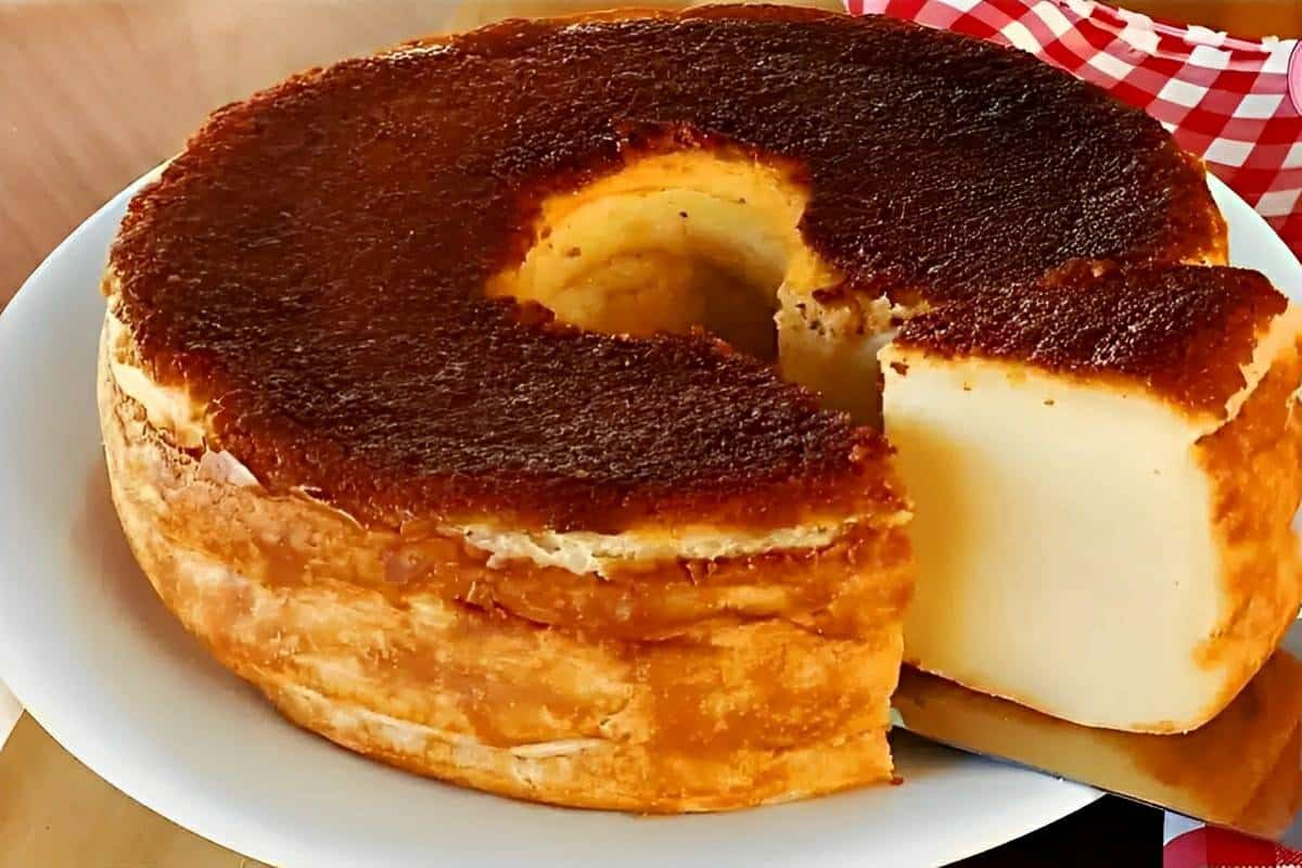 Bolo nordestino com leite condensado muito fácil é só bater os ingredientes no liquidificador e assar