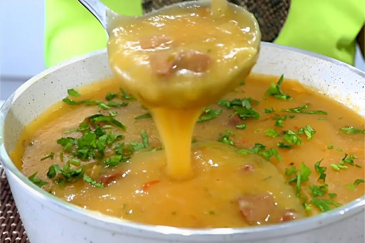 Caldo de mandioca com calabresa delicioso e perfeito para as noites mais frias