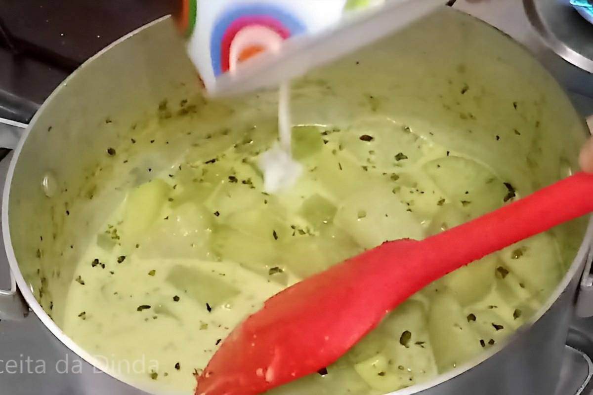 Chuchu com creme de leite um prato simples e delicioso que toda sua família vai adorar
