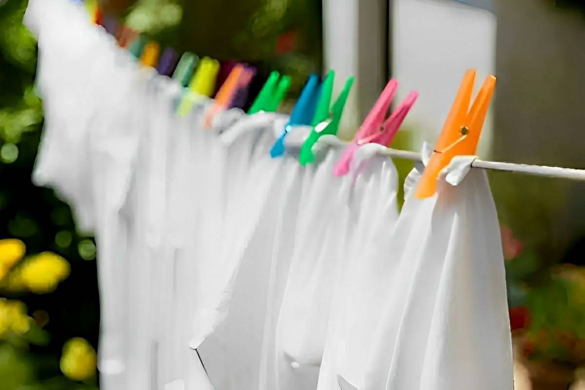 Clareador de roupas caseiro fácil de fazer que vai deixar seus panos e roupas brancas como novos