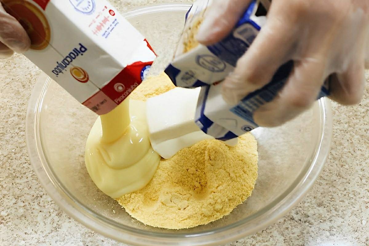 O bolo de fubá mais fácil do mundo com apenas 3 ingredientes uma delícia para o lanche ou café