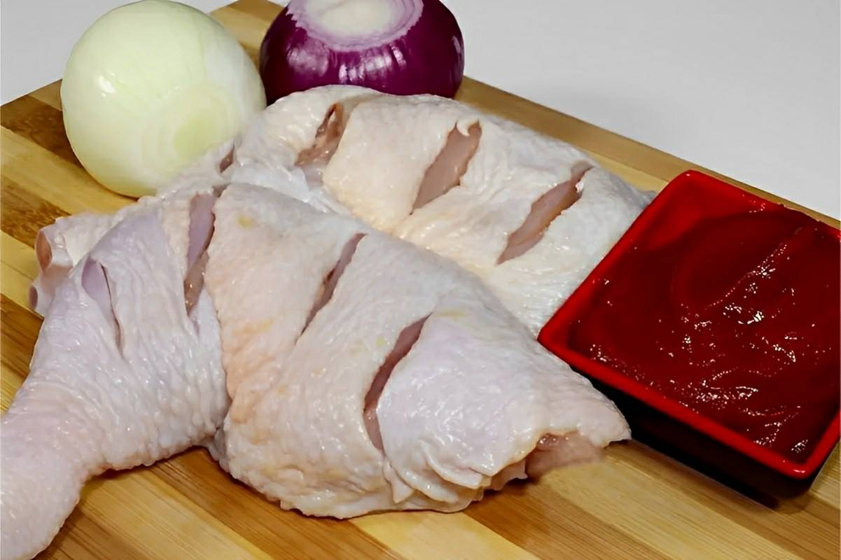 Coxa e sobrecoxa de frango diferente uma receita deliciosa e fácil de fazer para seu almoço ou jantar