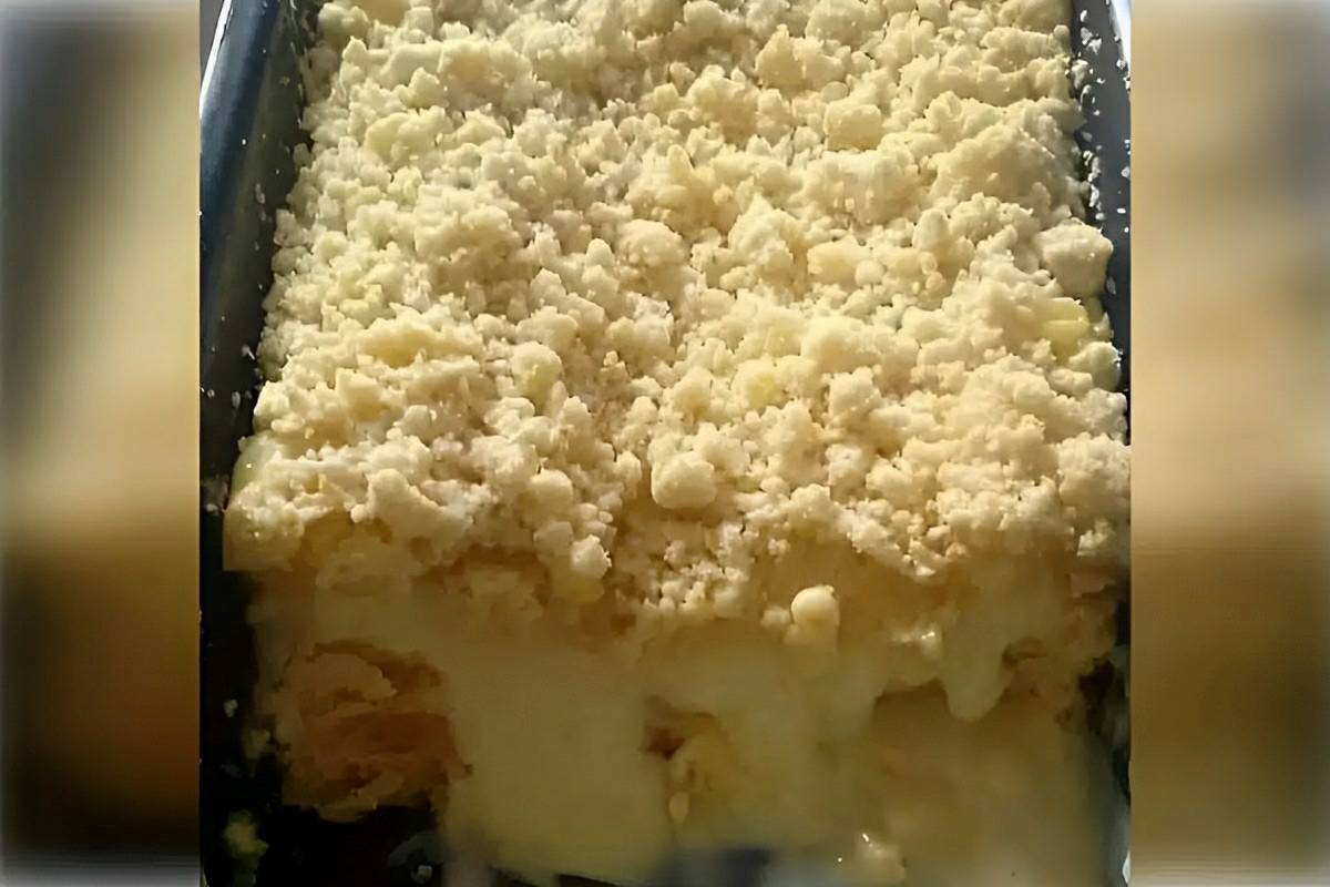Cuca doce recheada com farofa fácil de fazer e perfeita para servir no lanche ou na sobremesa